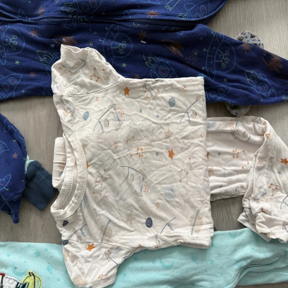 Toddler boy pajama bundle size 18 months and 18-24 months - Picture 4 of 8